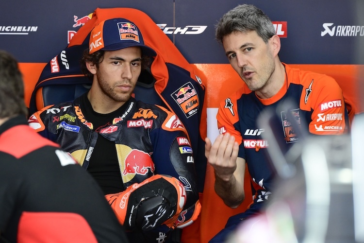 Andres Madres (re.) wechselte von Brad Binder zu Enea Bastianini (KTM Tech3)