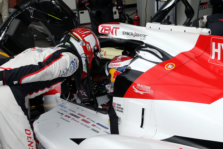 Wollen es nochmals wissen: Kazuki Nakajima (stehend) und Sébastien Buemi (im Cockpit)