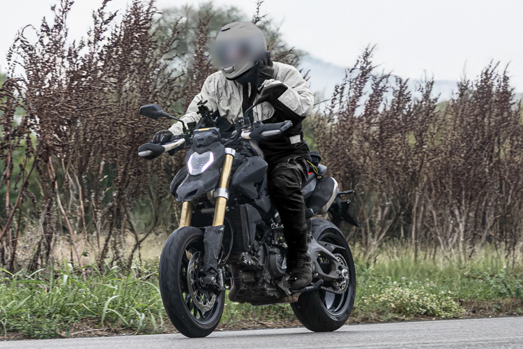 Ducati-Hypermotard-V2-Modernisierter-V2-Kurvenj-ger