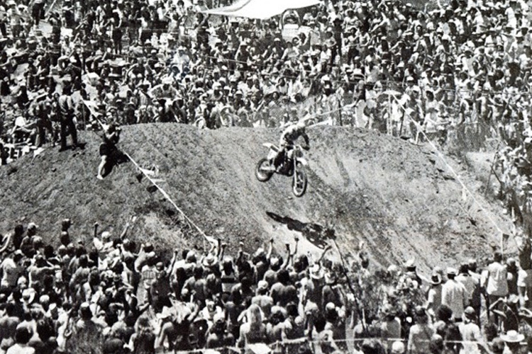 Danny LaPorte 1979 vor der gewaltigen Zuschauerkulisse während des US-Grand-Prix im kalifornischen Carlsbad