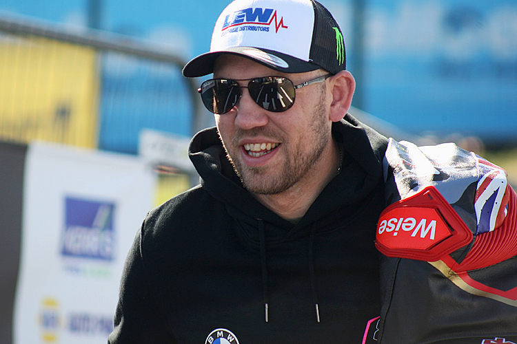 Schwerer-Unfall-von-Peter-Hickman-sorgt-f-r-Abbruch