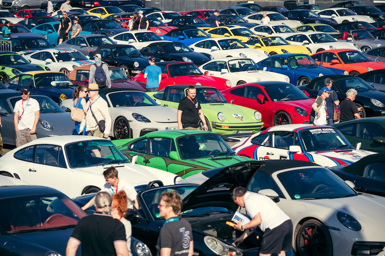 Mehr als 8.000 Porsche-Fahrzeuge waren auf dem Gelände ausgestellt