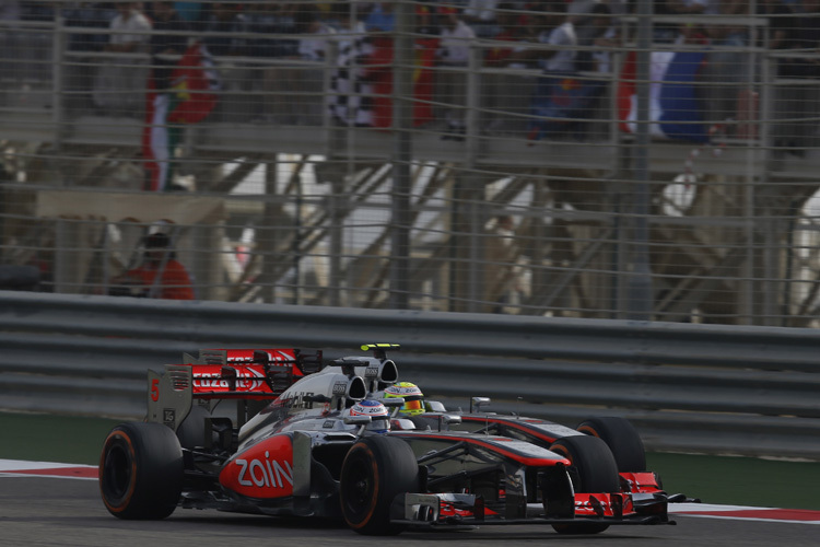 Keine Geschenke: Jenson Button und Sergio Pérez im Bahrain-GP