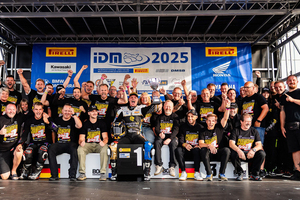 Ricardo Brink feiert Gesamtsieg)