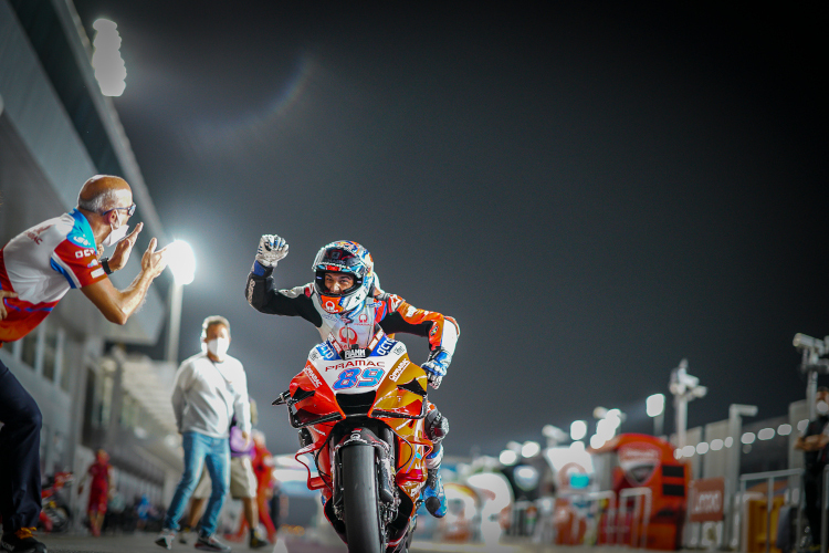 Jorge Martin jubelte im Flutlicht von Katar über seine ersten MotoGP-Pole