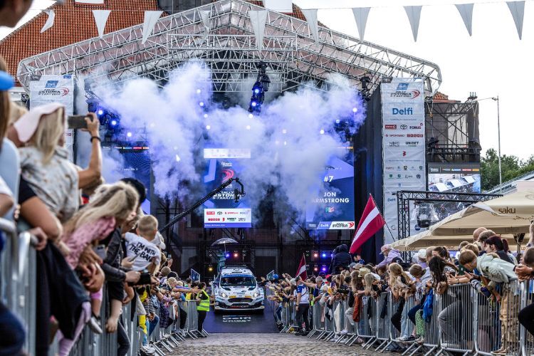 Rallye-Estland-Hohe-Tempi-garniert-mit-Sprungh-geln