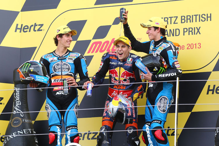 Auf dem Moto3-Podest gilt 2013 die Amtsprache Spanisch: Hier feiern in Silverstone Luis Salom (M.), Alex Rins (li.) und Alex Márquez