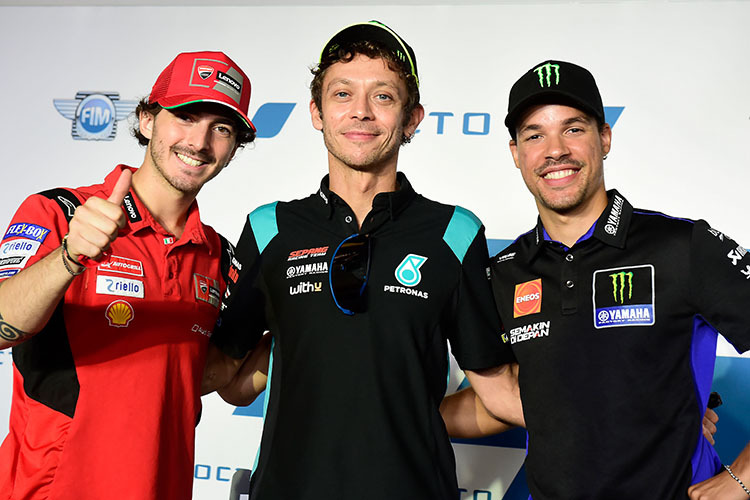 Pecco Bagnaia (links) mit Valentino Rossi und Franco Morbidelli