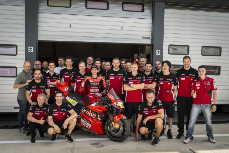 Die komplette Ducati-Mannschaft bei MotoGP-Test von Alvaro Bautista