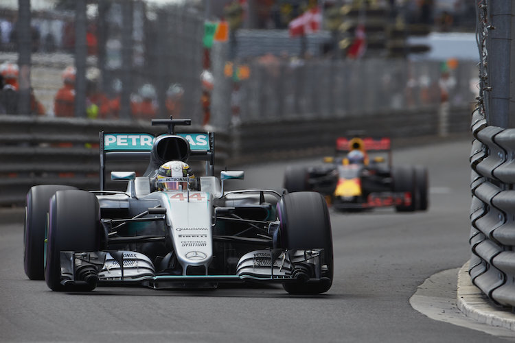 Lewis Hamilton vor Daniel Ricciardo in Monte Carlo