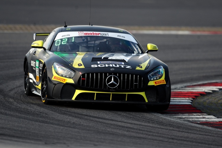 Der Mercedes-AMG GT4 von Schütz Motorsport startet am Sonntag von Platz eins