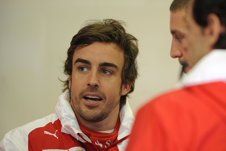 Geldgeber fürs eigene Team gesucht: Fernando Alonso wirbt derzeit in Dubai um das Vertrauen potenzieller Sponsoren