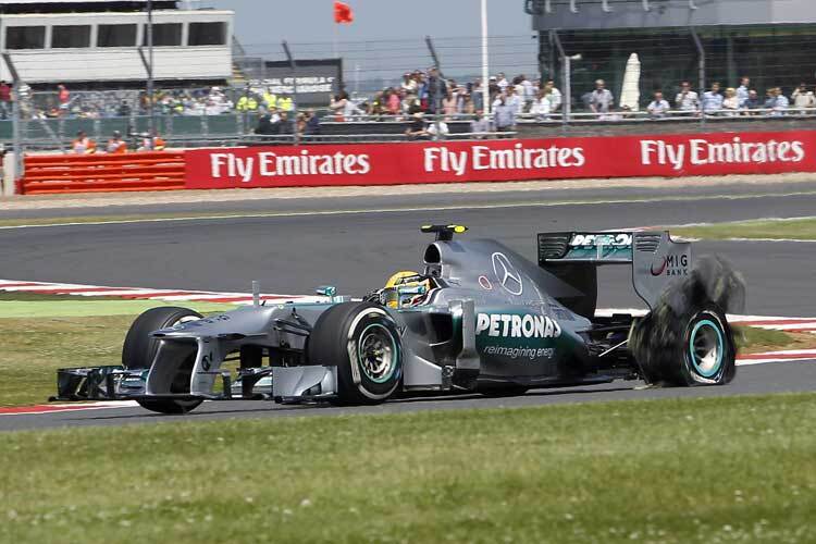 Lewis Hamilton musste schon kurz nach Beginn Reifen wechseln