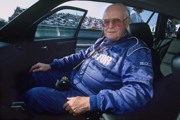 26 Jahre sass Prof. Sid Watkins im Medical Car