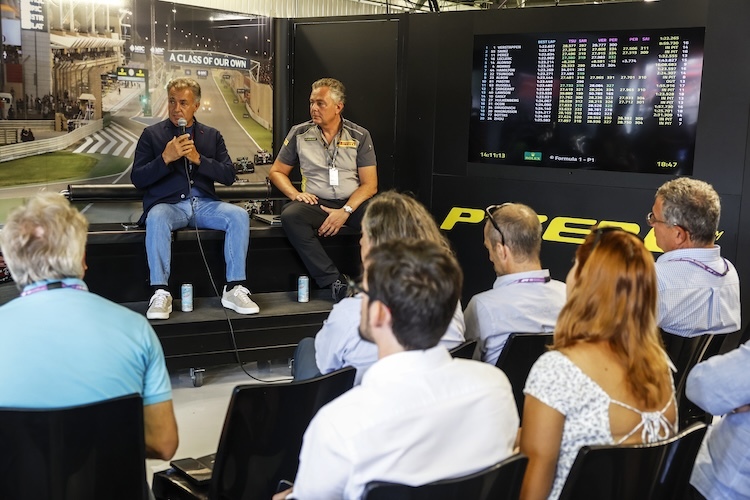 Jean Alesi mit Pirelli-Rennchef Mario Isola