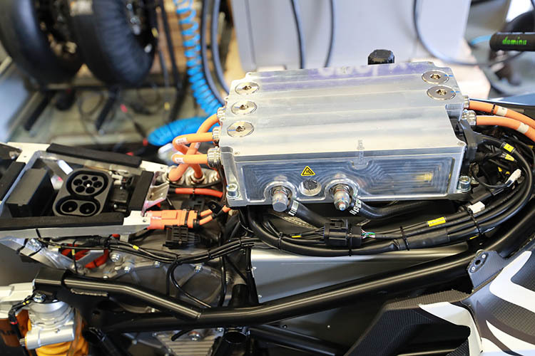 So sieht die Batterie der Energica Evo Corsa aus