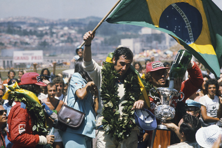 Carlos Pace nach seinem Brasilien-GP-Sieg 1975