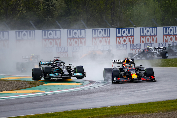 Max Verstappen gegen Lewis Hamilton in Imola