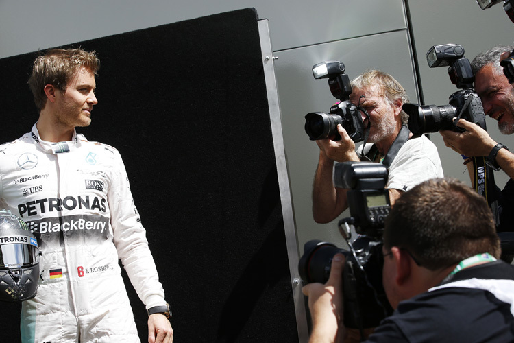 Nico Rosberg steht im Fokus der Fotografen