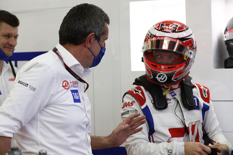 Haas-Teamchef Günther Steiner und Kevin Magnussen