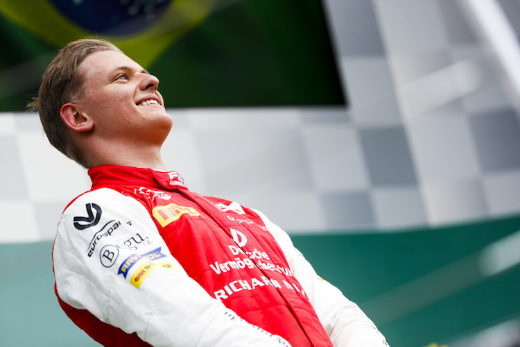 Die Erleichterung und Freude stand Schumacher nach dem Zieldurchlauf ins Gesicht geschrieben