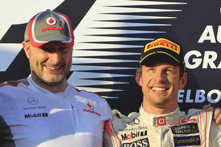 Beurlaubt: Der frühere McLaren-Aerodynamikchef Doug McKiernan (im Bild mit Jenson Button beim Australien-GP 2012)