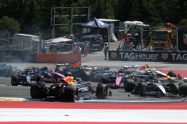 Kimi Antonelli ist in den Wagen von Max Verstappen gekracht
