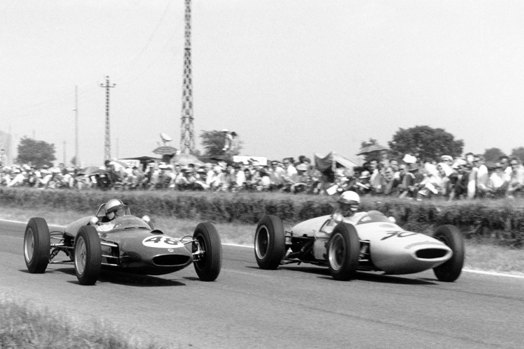 Kleine Meinungsverschiedenheit mit Willy Mairesse (links) im Frankreich-GP 1961