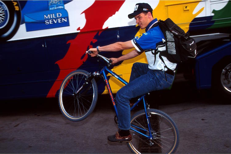 Mit Fahrrad bei Benetton 1997