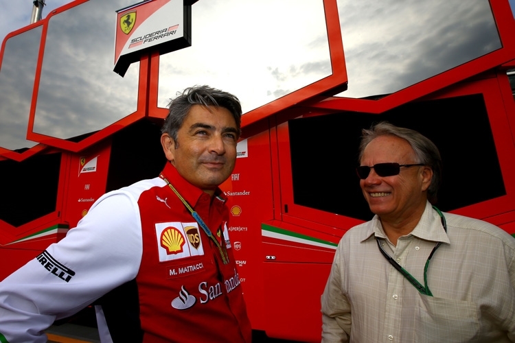 Gene Haas (rechts) im Fahrerlager von Monza mit Ferrari-Teamchef Marco Mattiacci