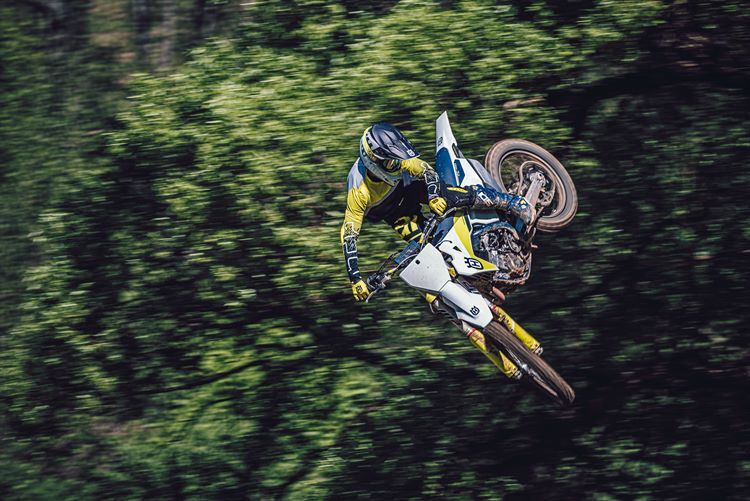 Motocross-Lineup 2021 von Husqvarna: Optimierte Federelemente für erhöhte Streckenperformance