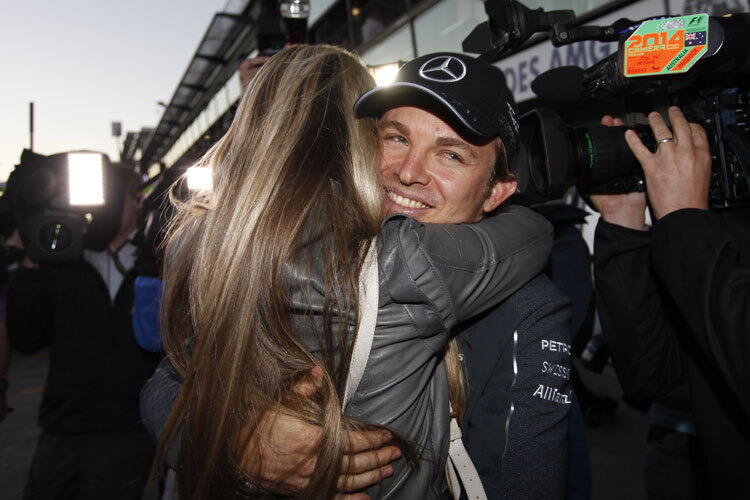 Seine Verlobte Vivian unterstützt Nico Rosberg so gut sie kann