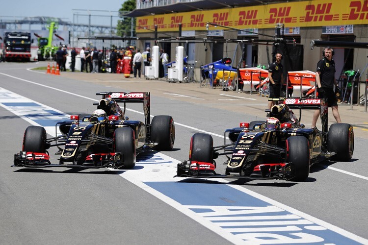 Die beiden 2015er Lotus E23 von Pastor Maldonado und Romain Grosjean