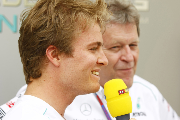 Rosberg dreht Runden in Fangios Silberpfeil