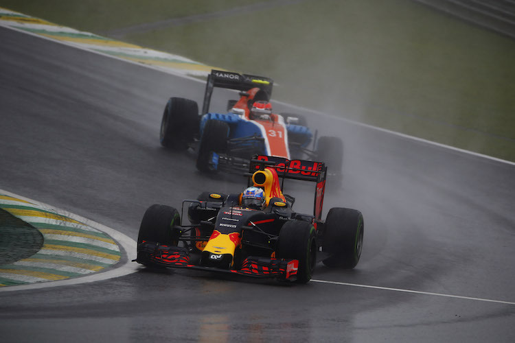 Ricciardo vor Ocon