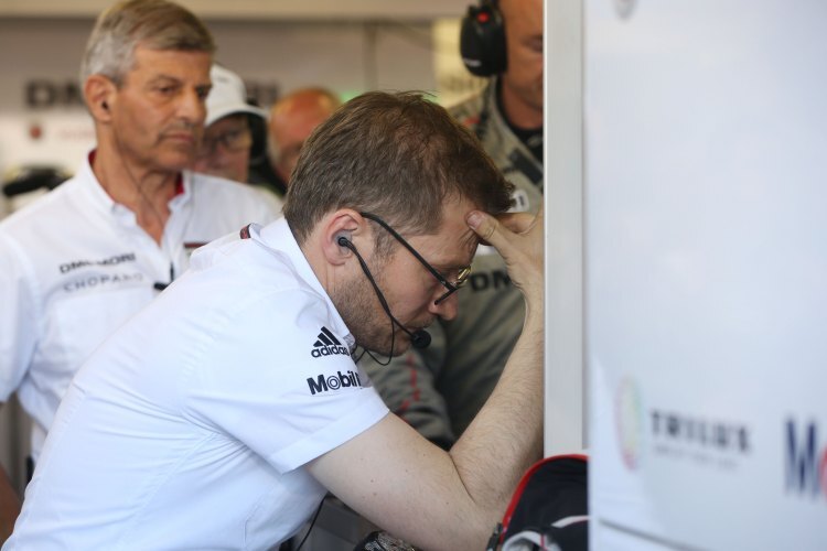 Trauer in der Porsche-Box: Teamchef Andreas Seidl (re.) und Leiter LMP1 Fritz Enzinger