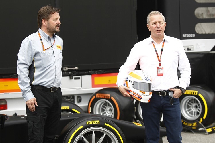 Martin Brundle (rechts) mit Pirelli-Rennchef Paul Hembery