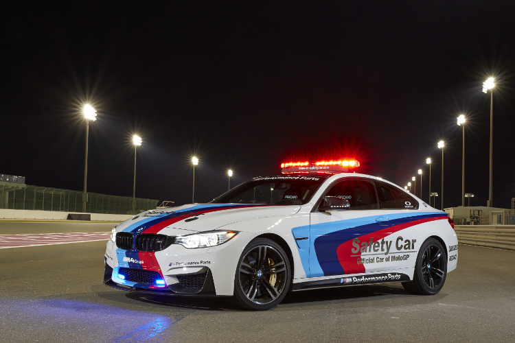 BMW M4 Coupé unter dem Flutlicht von Katar
