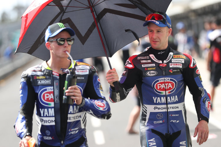 Die Yamaha-Werksfahrer Andrea Locatelli (li.) und Jonathan Rea