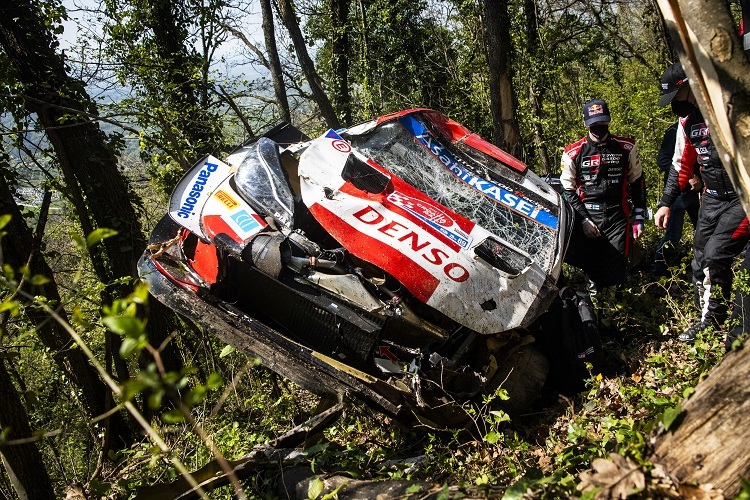 Der zerstörte Toyota Yaris WRC von alle Rovanpera