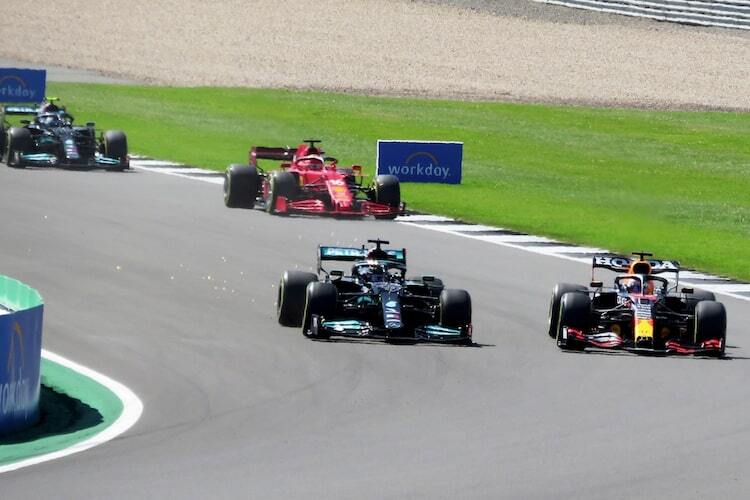 Lewis Hamilton gegen Max Verstappen – gleich kracht es