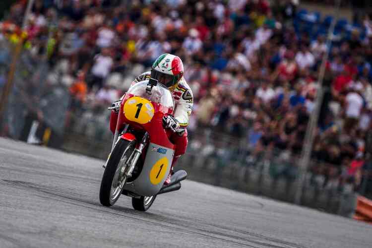 Voll am Gas: Giacomo Agostini auf der 350er-MV Agusta