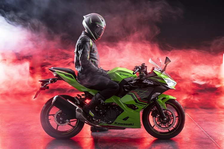 Kawasaki Ninja 400: Sportliches Motorrad der Mittelklasse, fahrbar mit Führerschein A2