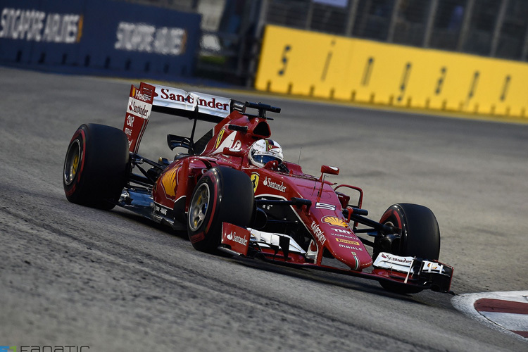 Sebastian Vettel auf dem Weg zum Sieg in Singapur