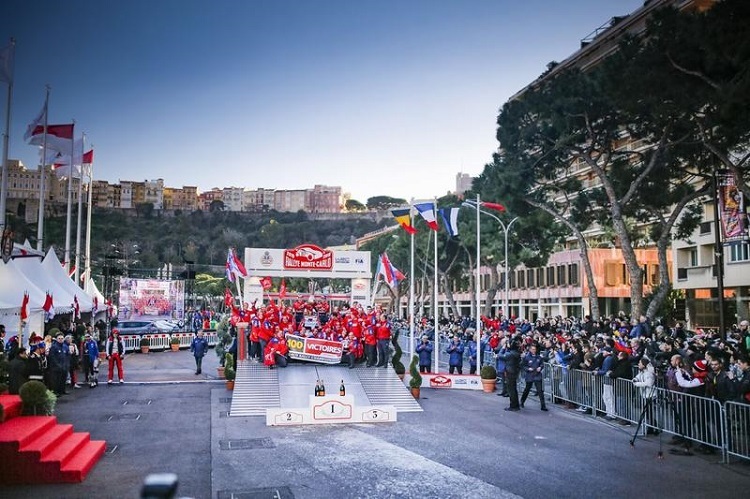 Zieleinlauf im Hafen von Monaco