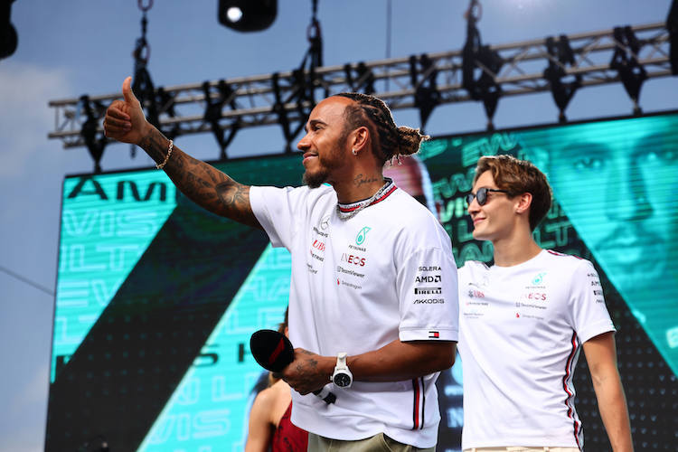 Lewis Hamilton und George Hamilton 2023 in Abu Dhabi