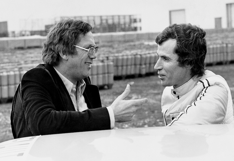 Schnell handelseinig: Renault-Sportchef Rolf Schmidt (links) und Dieter Glemser
