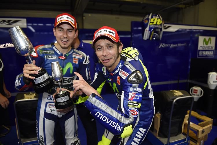 Jerez-GP 2015: Sieger Jorge Lorenzo und Rossi (3.) sammelten einen Pokal nach dem andern