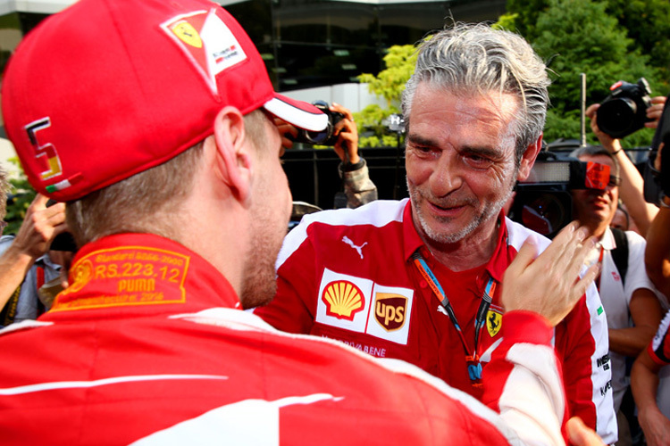 Sebastian Vettel und Maurizio Arrivabene: Tränen nach dem Sieg in Malaysia