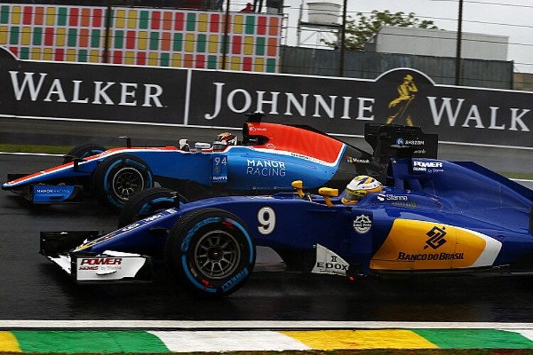 Manor (hinten Pascal Wehrlein) wehrte sich tapfer gegen Sauber (vorne Marcus Ericsson)